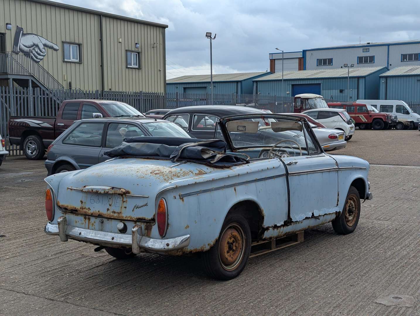 <p>1961 HILLMAN SUPER MINX</p>
