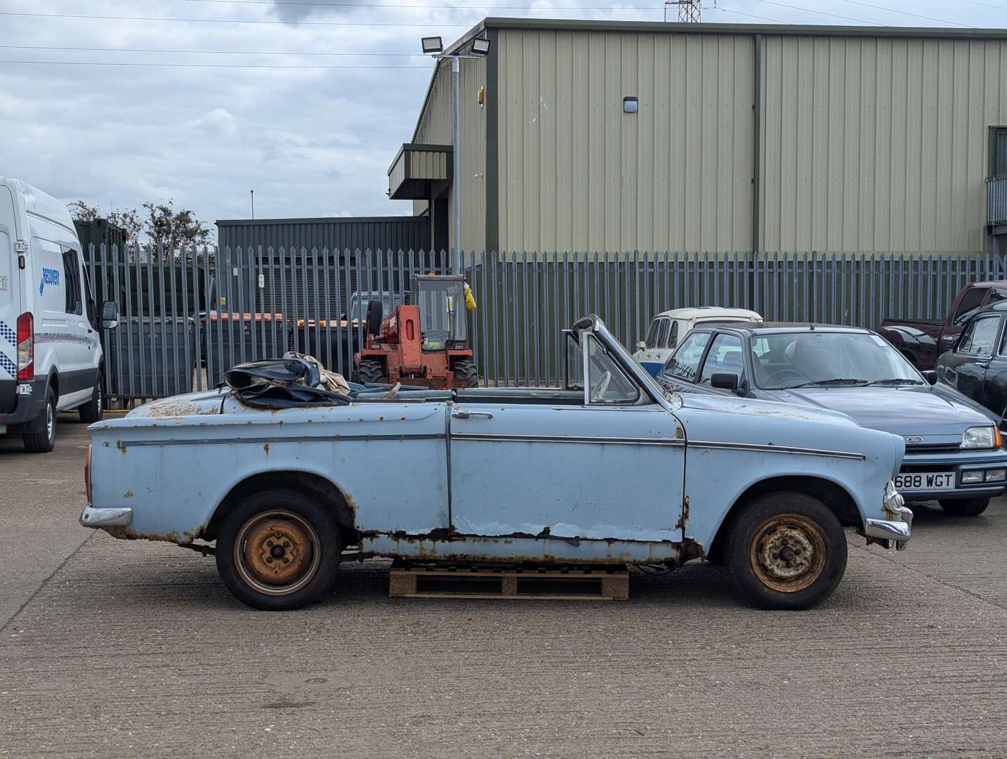 <p>1961 HILLMAN SUPER MINX</p>