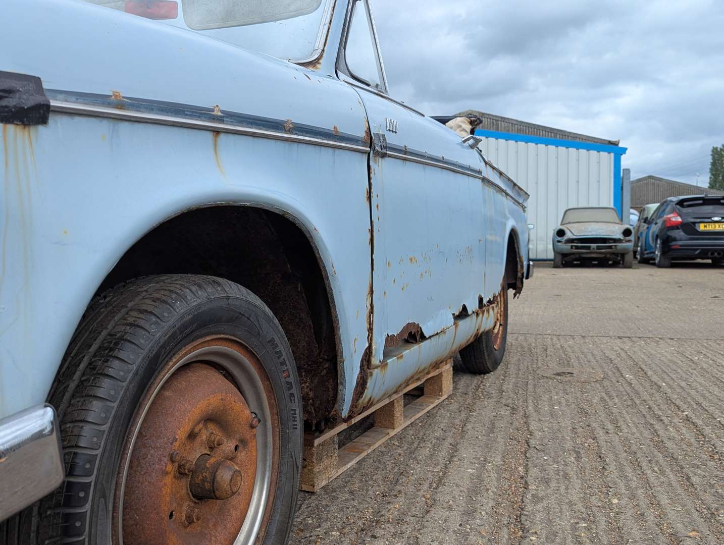 <p>1961 HILLMAN SUPER MINX</p>