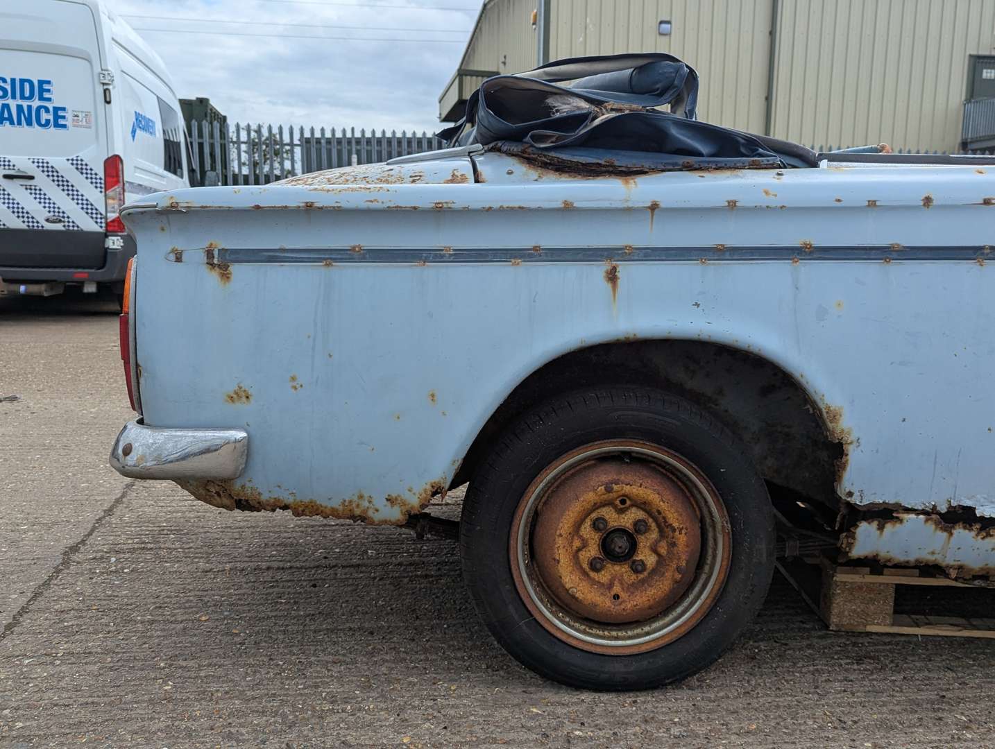 <p>1961 HILLMAN SUPER MINX</p>