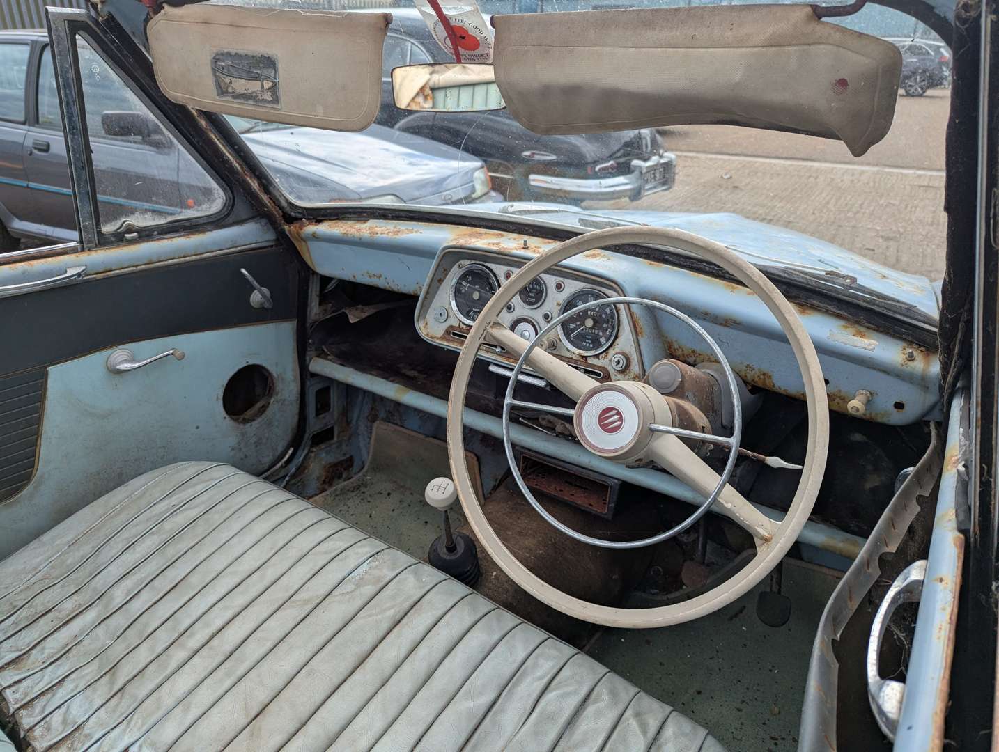 <p>1961 HILLMAN SUPER MINX</p>