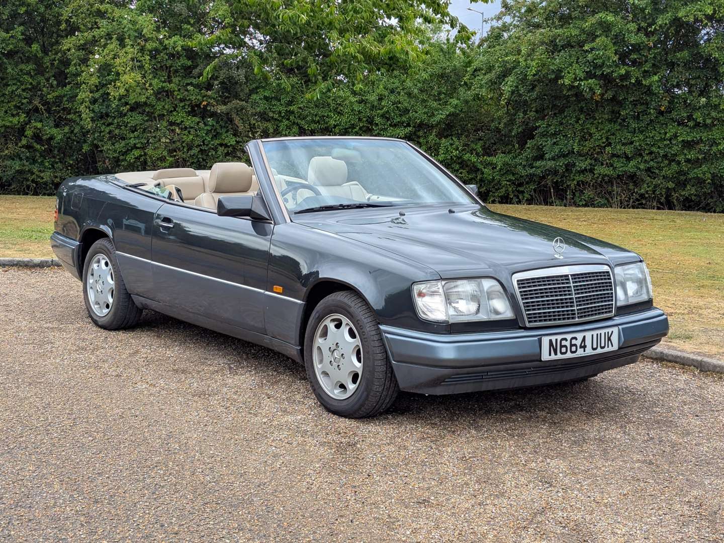 <p>1995 MERCEDES E220 CABRIOLET</p>