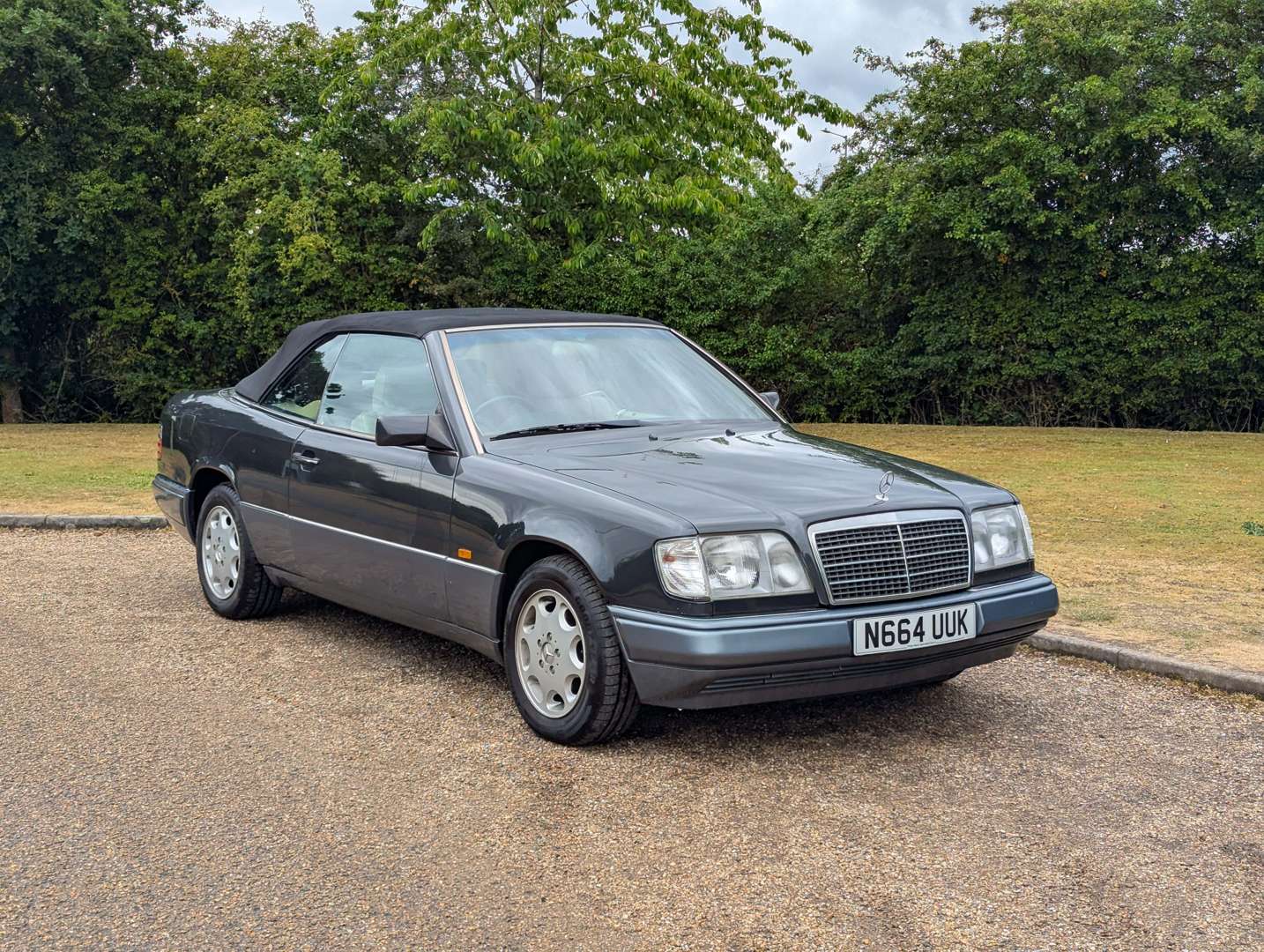 <p>1995 MERCEDES E220 CABRIOLET</p>