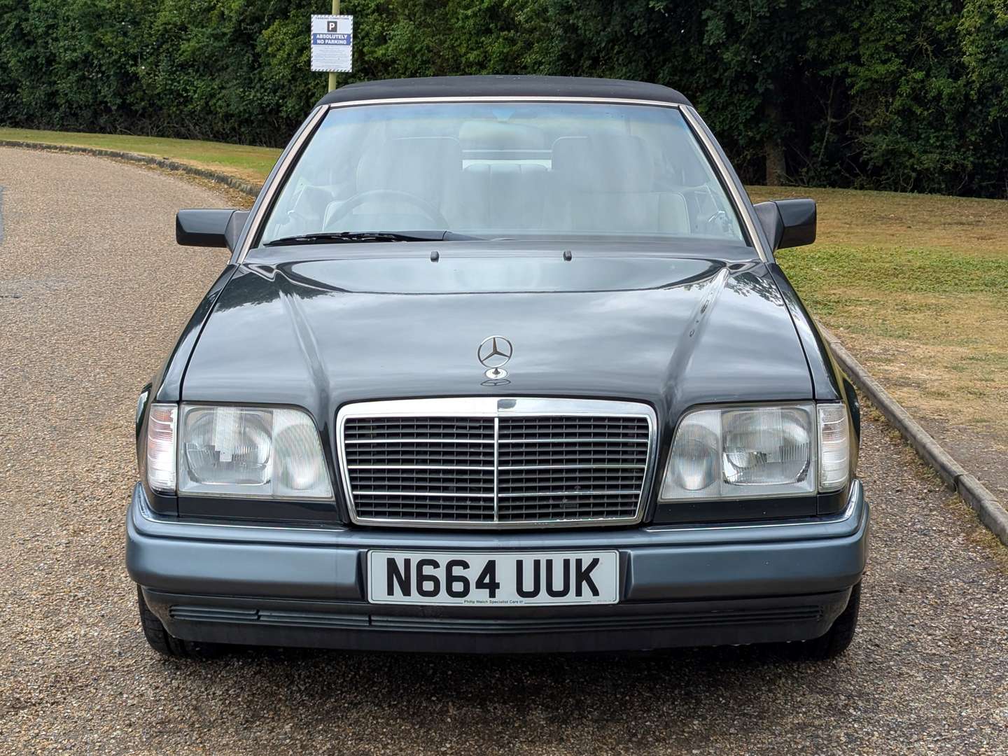 <p>1995 MERCEDES E220 CABRIOLET</p>