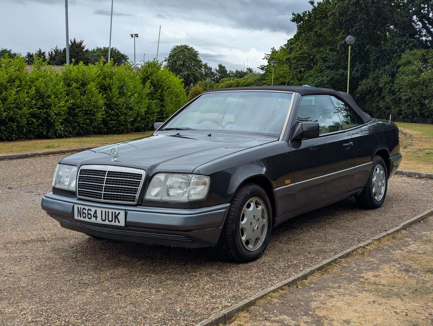 <p>1995 MERCEDES E220 CABRIOLET</p>