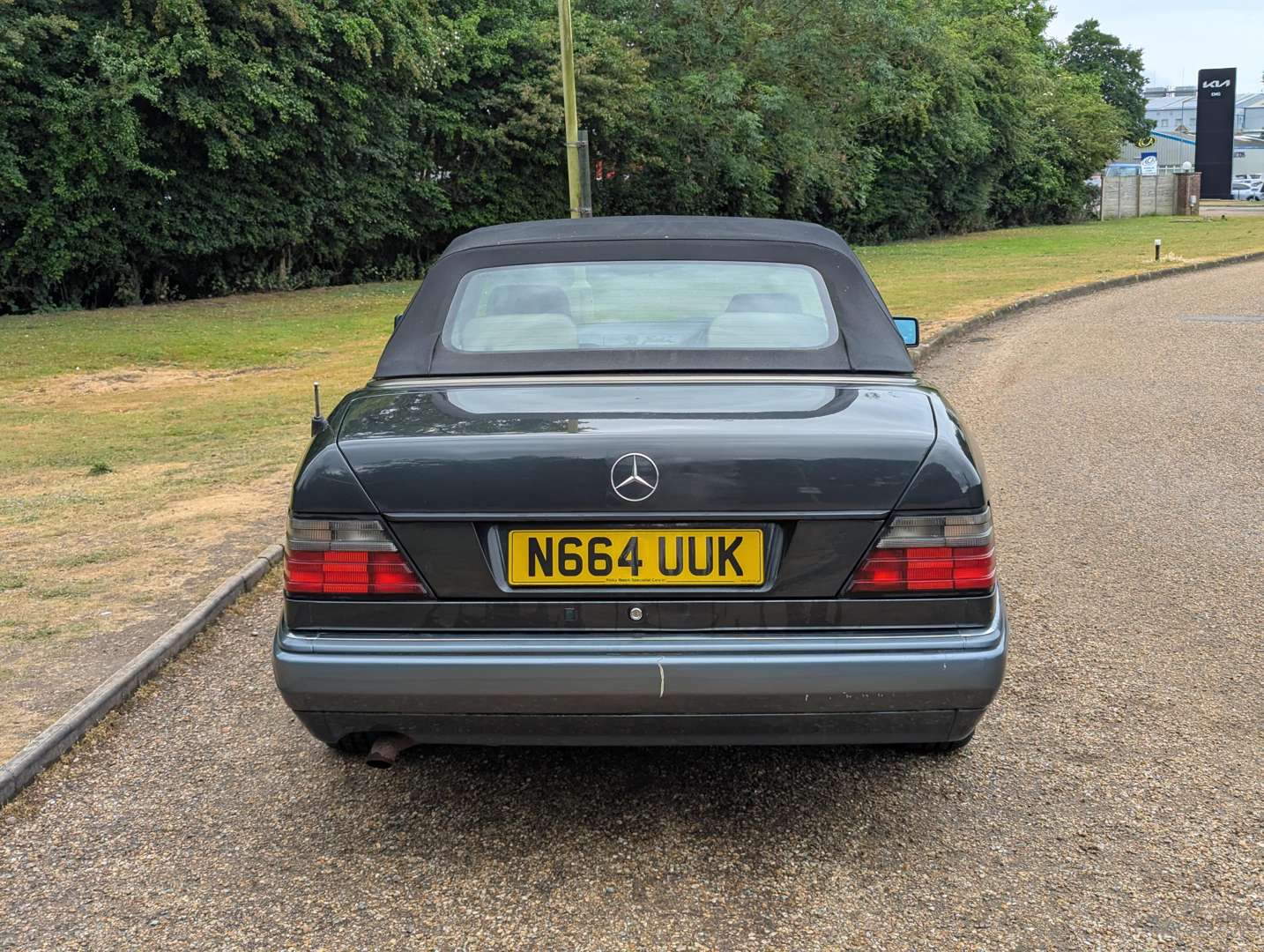 <p>1995 MERCEDES E220 CABRIOLET</p>
