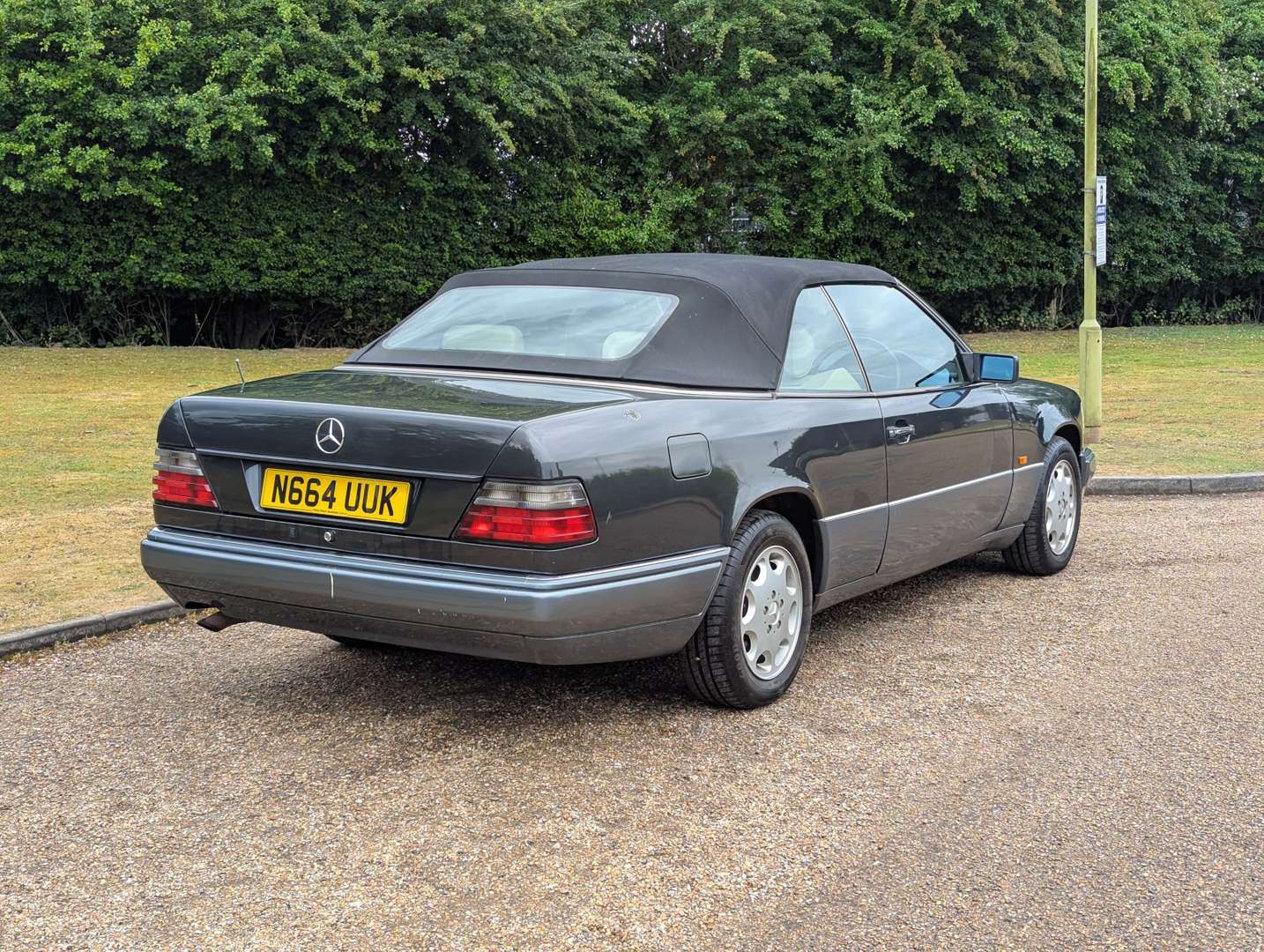 <p>1995 MERCEDES E220 CABRIOLET</p>