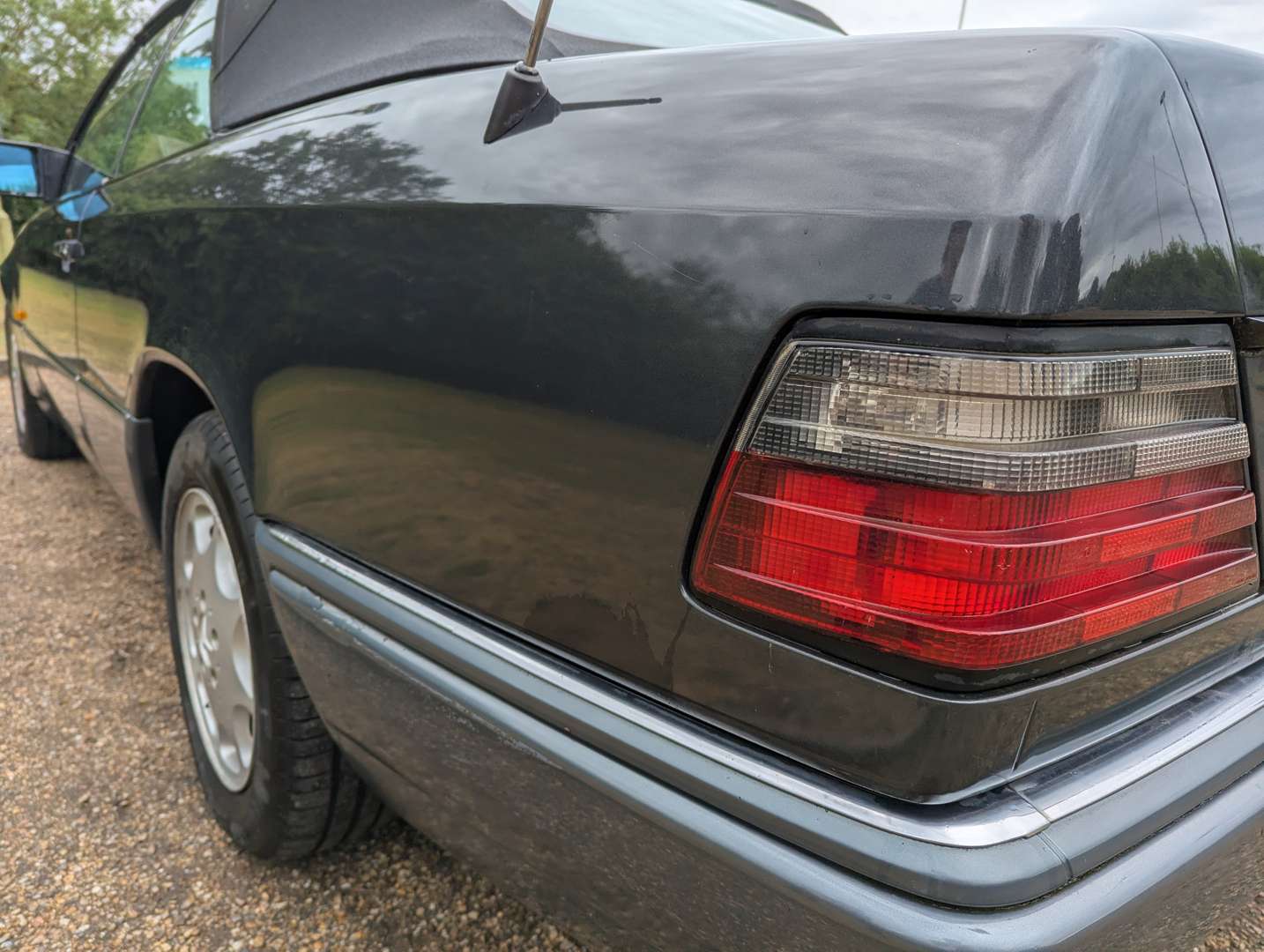 <p>1995 MERCEDES E220 CABRIOLET</p>