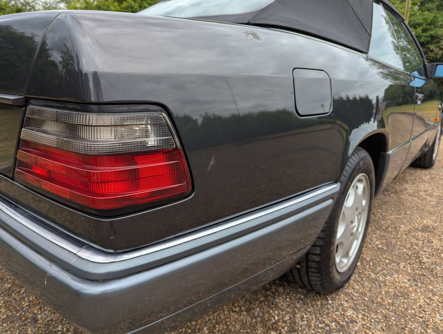 <p>1995 MERCEDES E220 CABRIOLET</p>