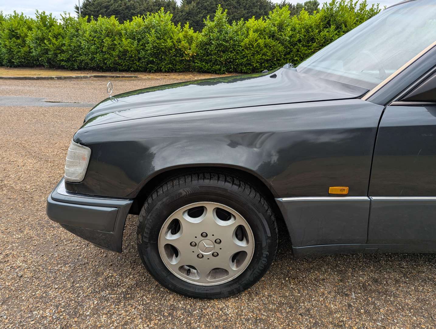 <p>1995 MERCEDES E220 CABRIOLET</p>
