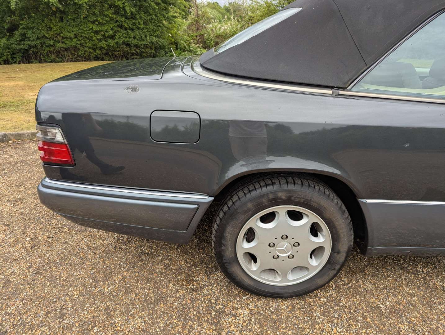 <p>1995 MERCEDES E220 CABRIOLET</p>