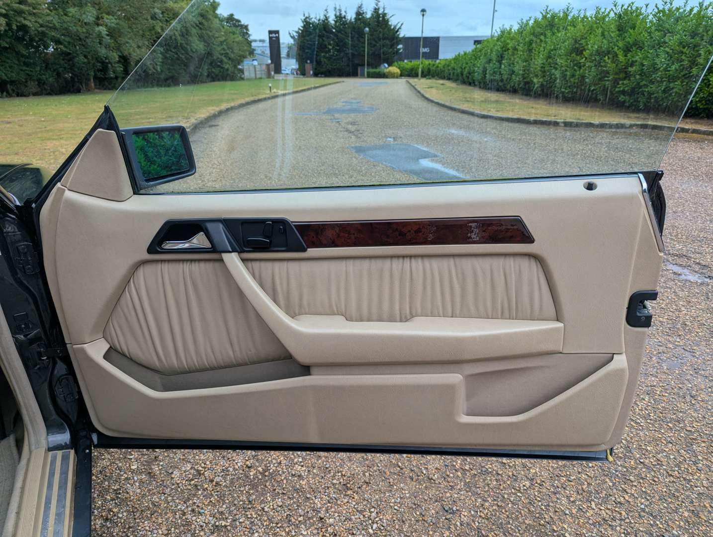 <p>1995 MERCEDES E220 CABRIOLET</p>
