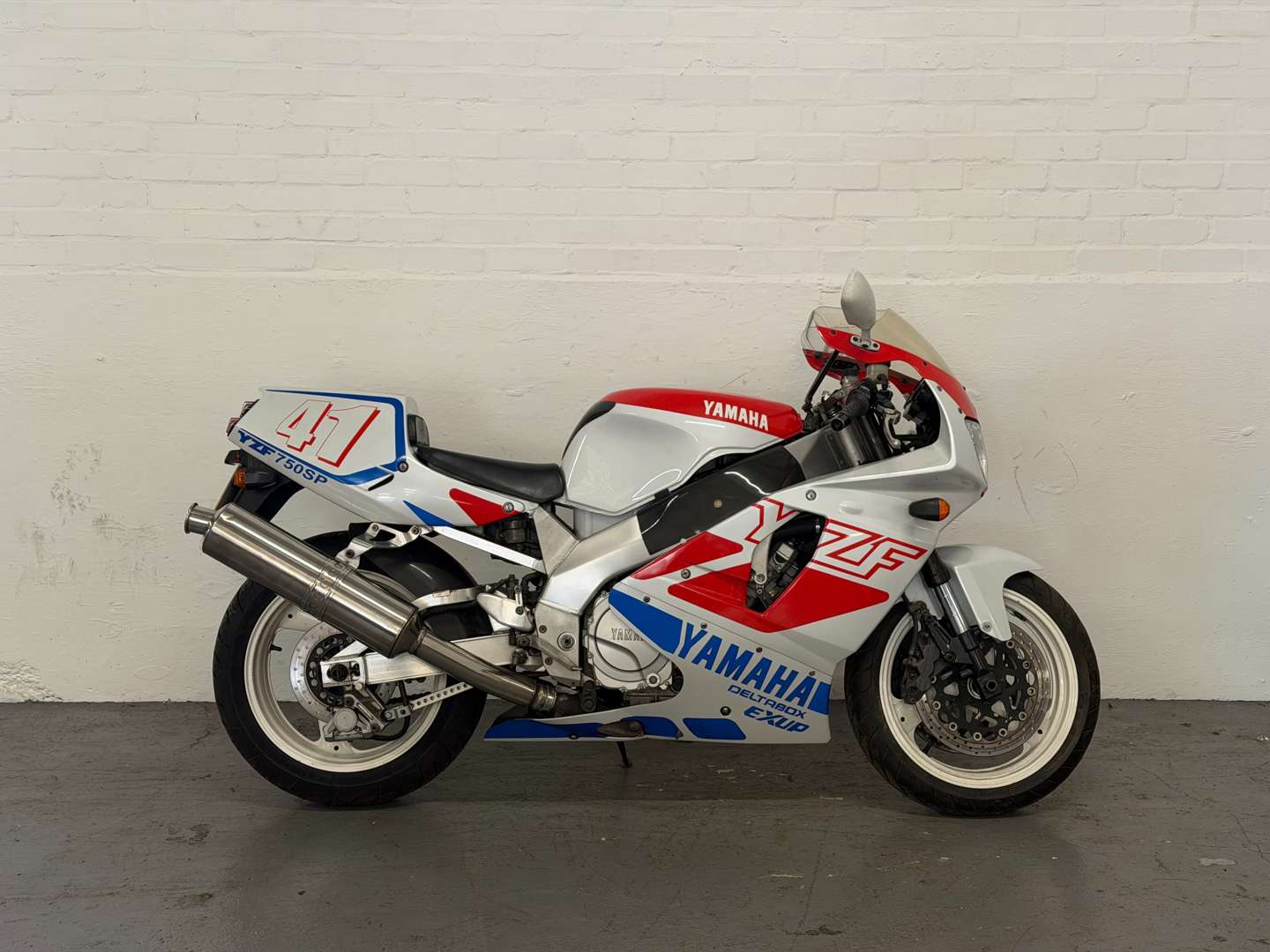 <p>1993 YAMAHA YZF 750</p>