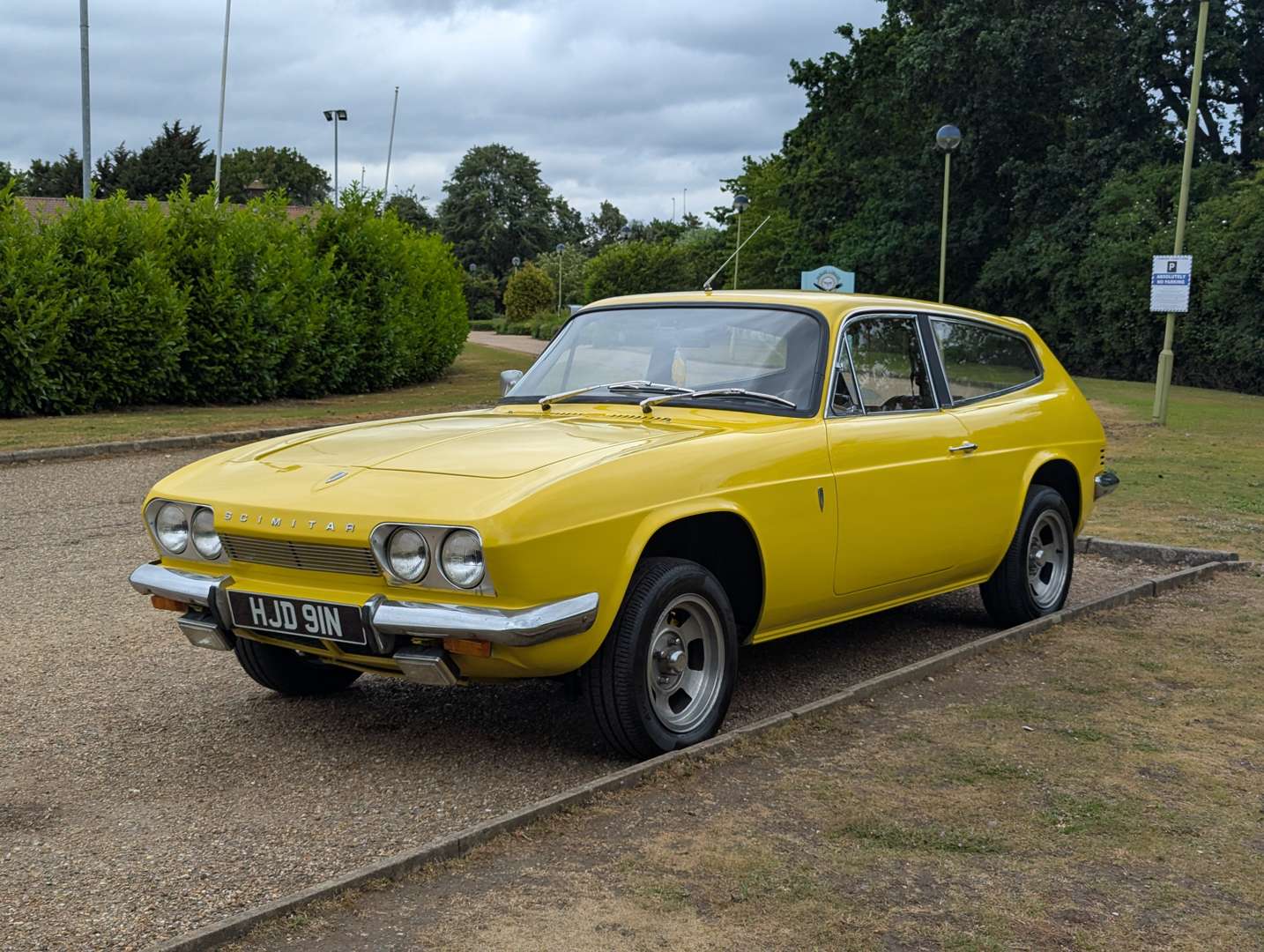 <p>1975 RELIANT SCIMITAR GTE</p>