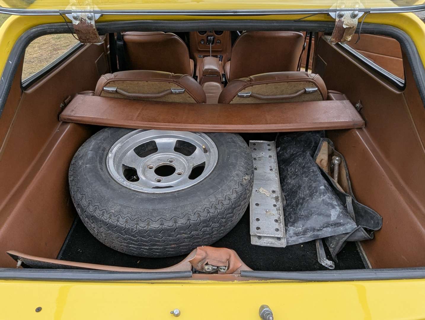 <p>1975 RELIANT SCIMITAR GTE</p>