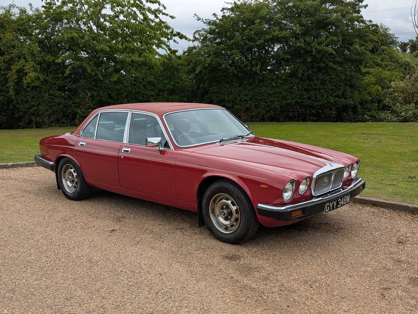 <p>1980 DAIMLER 4.2 SOVEREIGN AUTO</p>