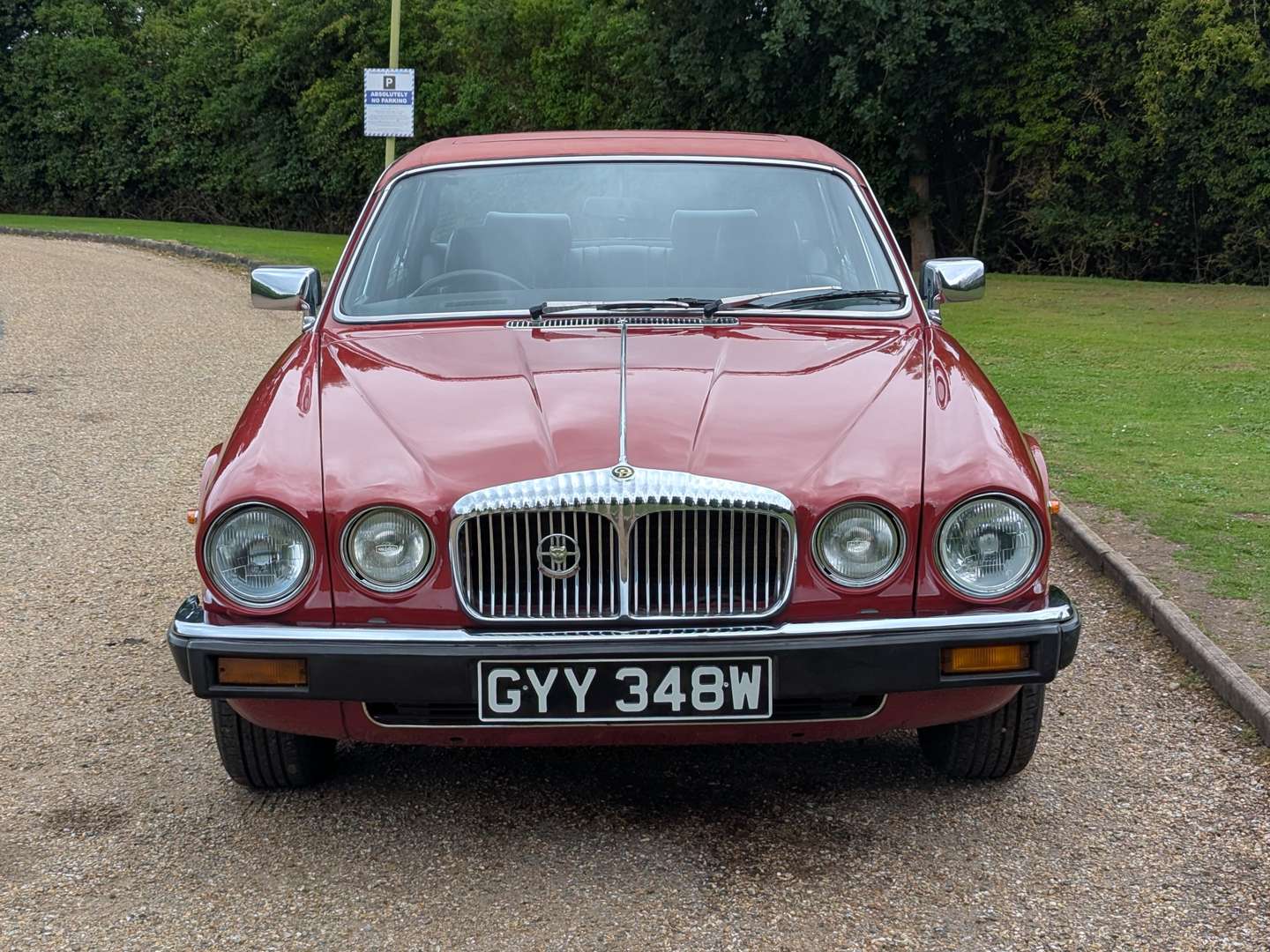 <p>1980 DAIMLER 4.2 SOVEREIGN AUTO</p>