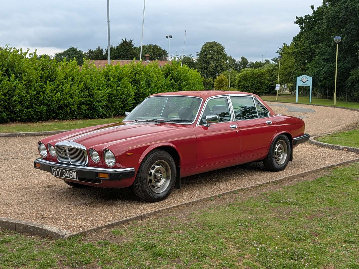 <p>1980 DAIMLER 4.2 SOVEREIGN AUTO</p>
