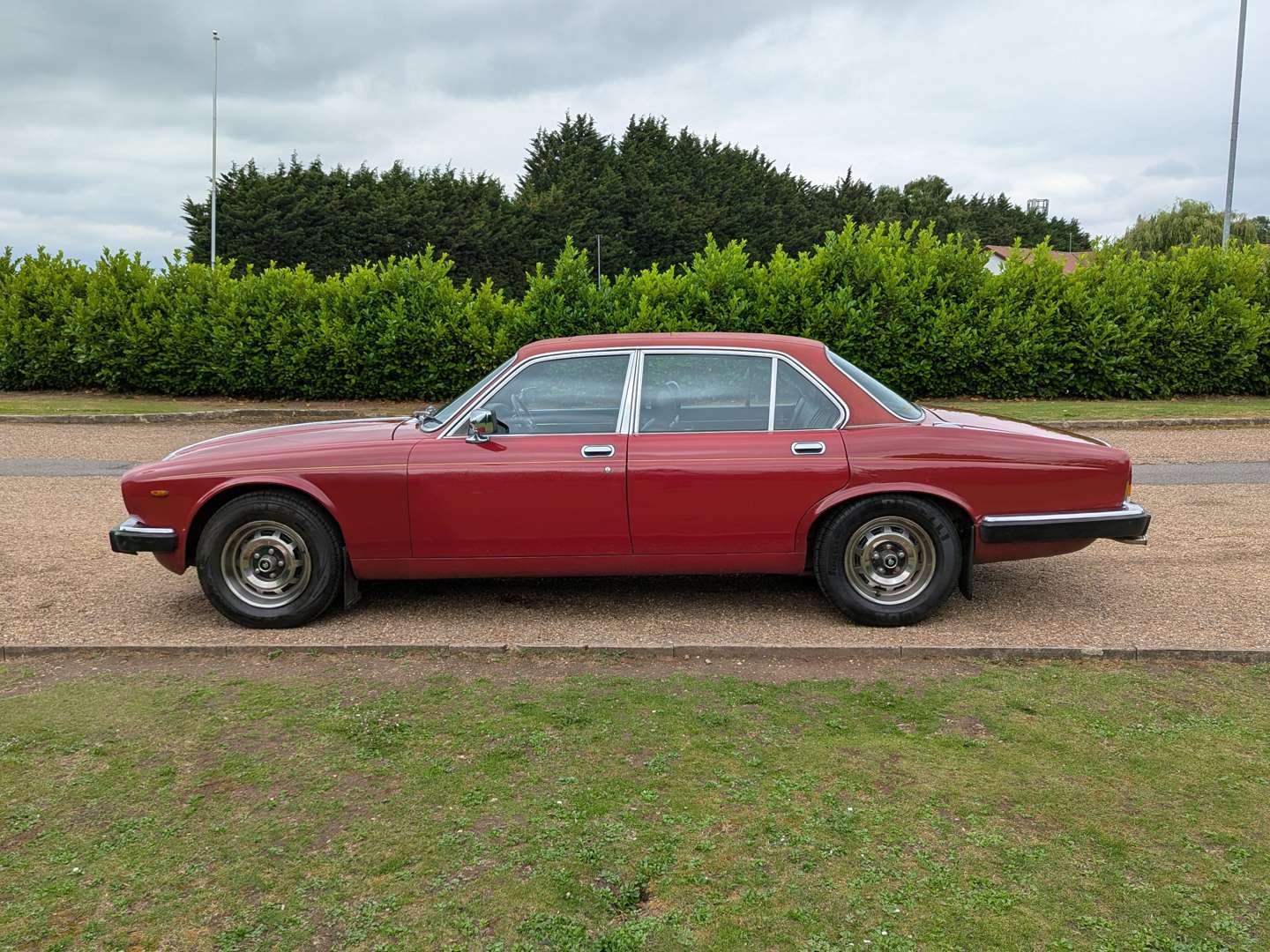 <p>1980 DAIMLER 4.2 SOVEREIGN AUTO</p>