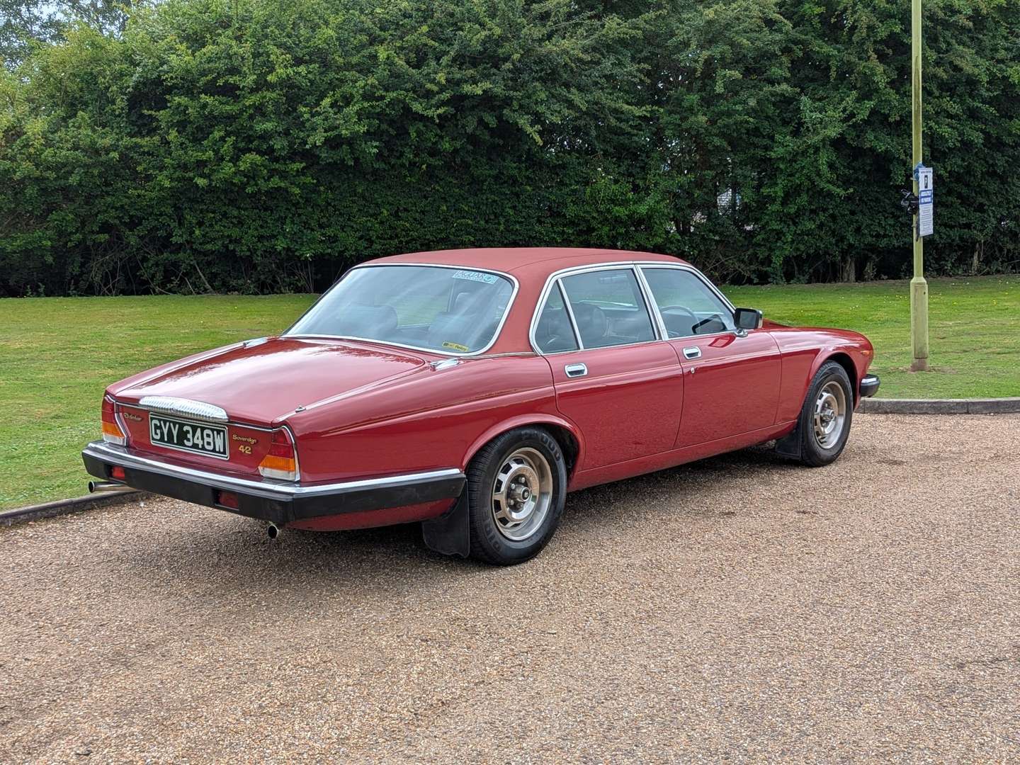 <p>1980 DAIMLER 4.2 SOVEREIGN AUTO</p>