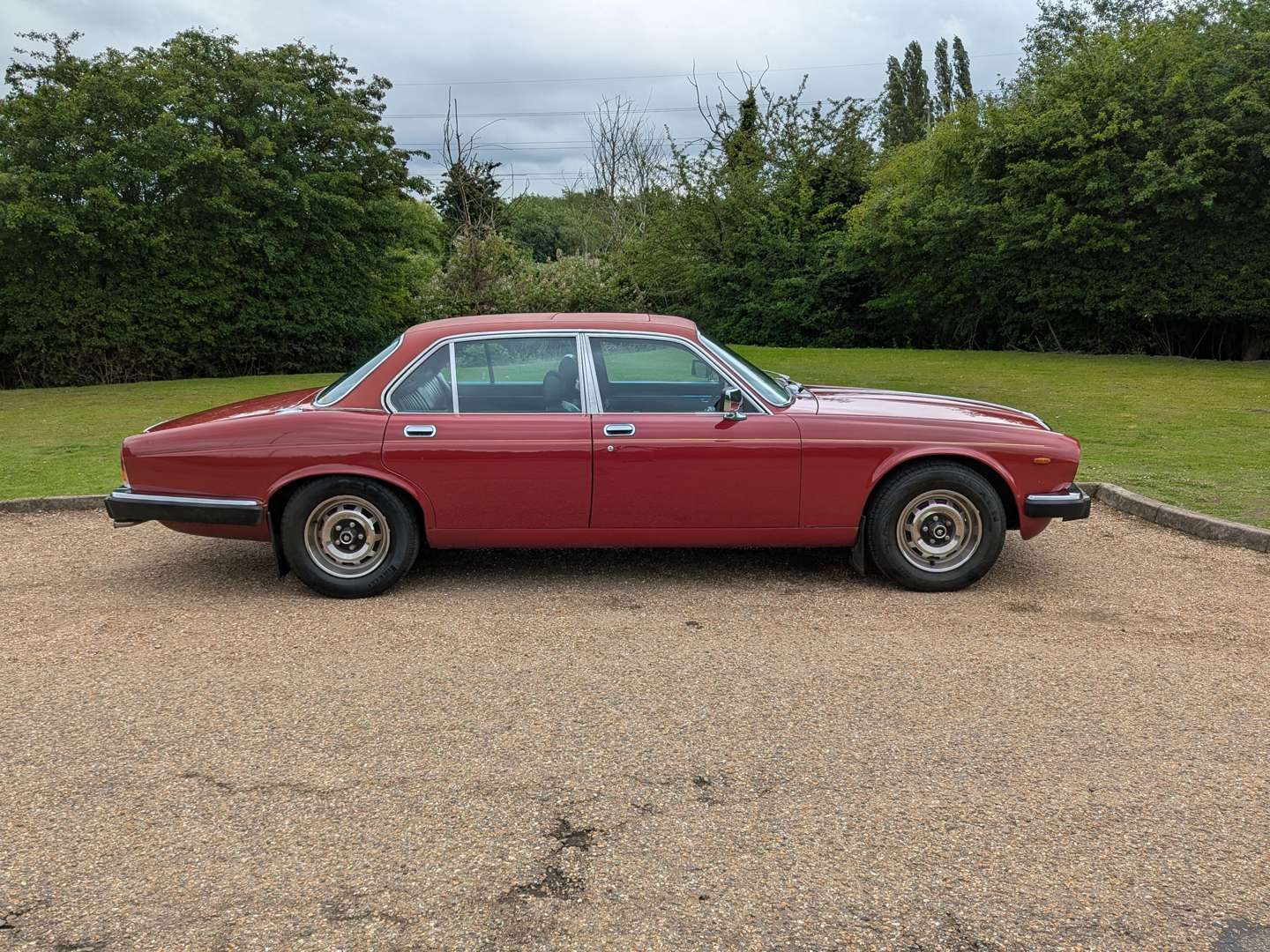 <p>1980 DAIMLER 4.2 SOVEREIGN AUTO</p>