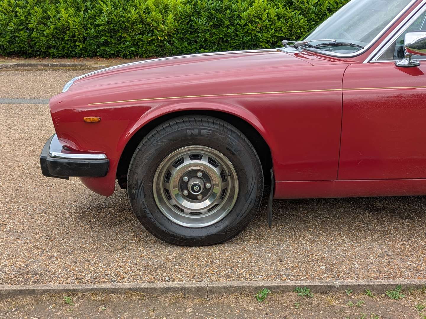 <p>1980 DAIMLER 4.2 SOVEREIGN AUTO</p>