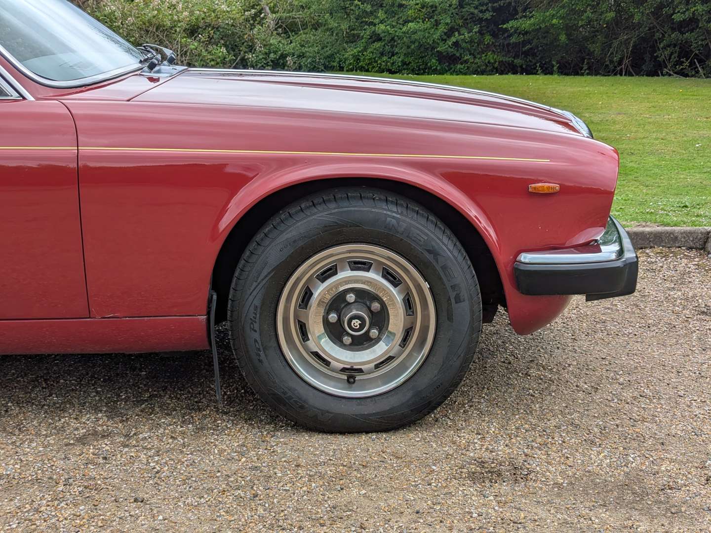 <p>1980 DAIMLER 4.2 SOVEREIGN AUTO</p>