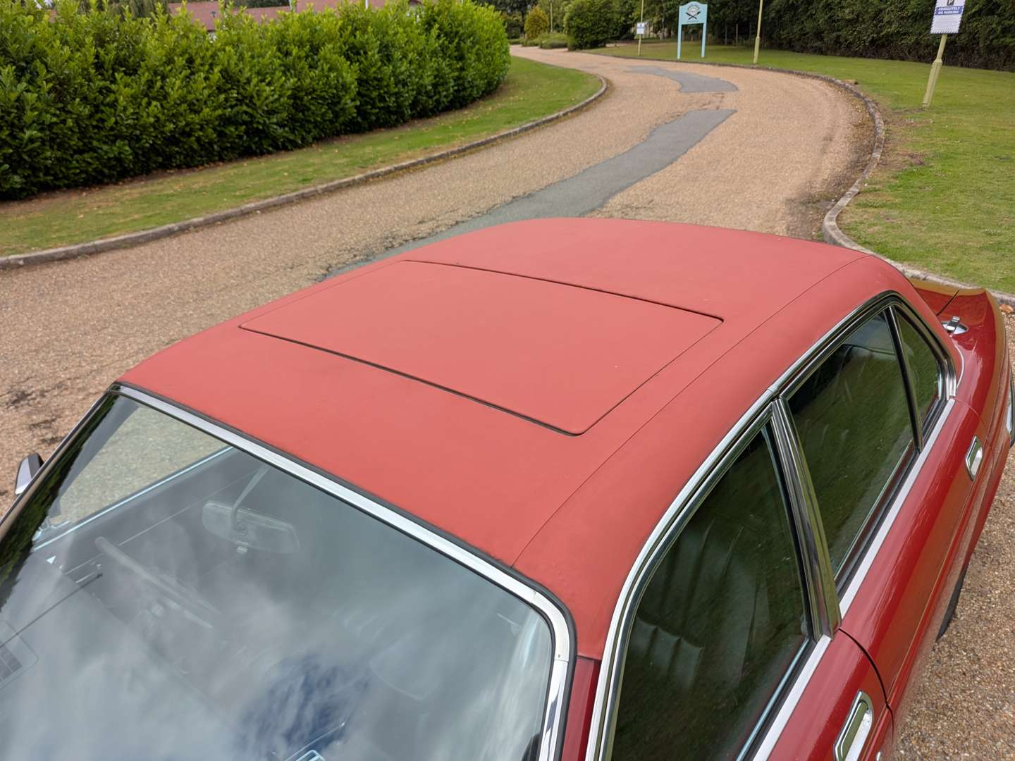 <p>1980 DAIMLER 4.2 SOVEREIGN AUTO</p>