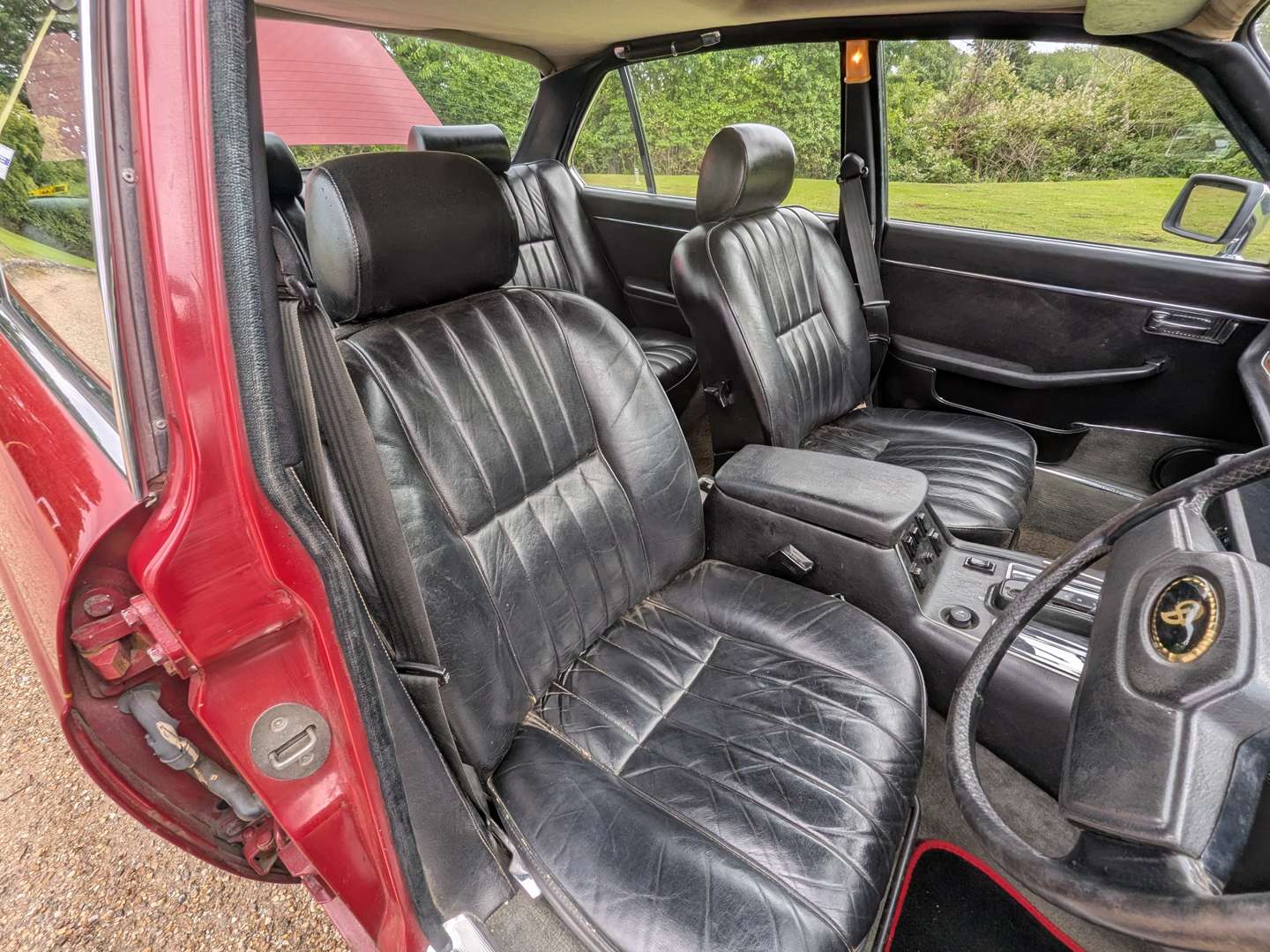 <p>1980 DAIMLER 4.2 SOVEREIGN AUTO</p>