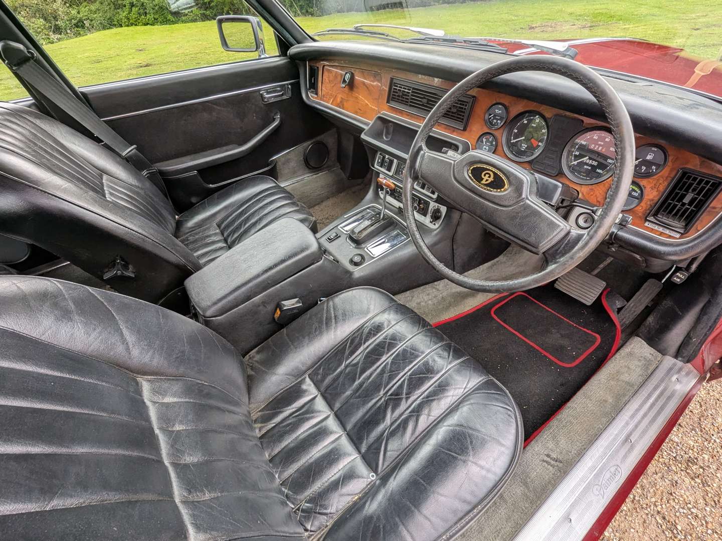 <p>1980 DAIMLER 4.2 SOVEREIGN AUTO</p>
