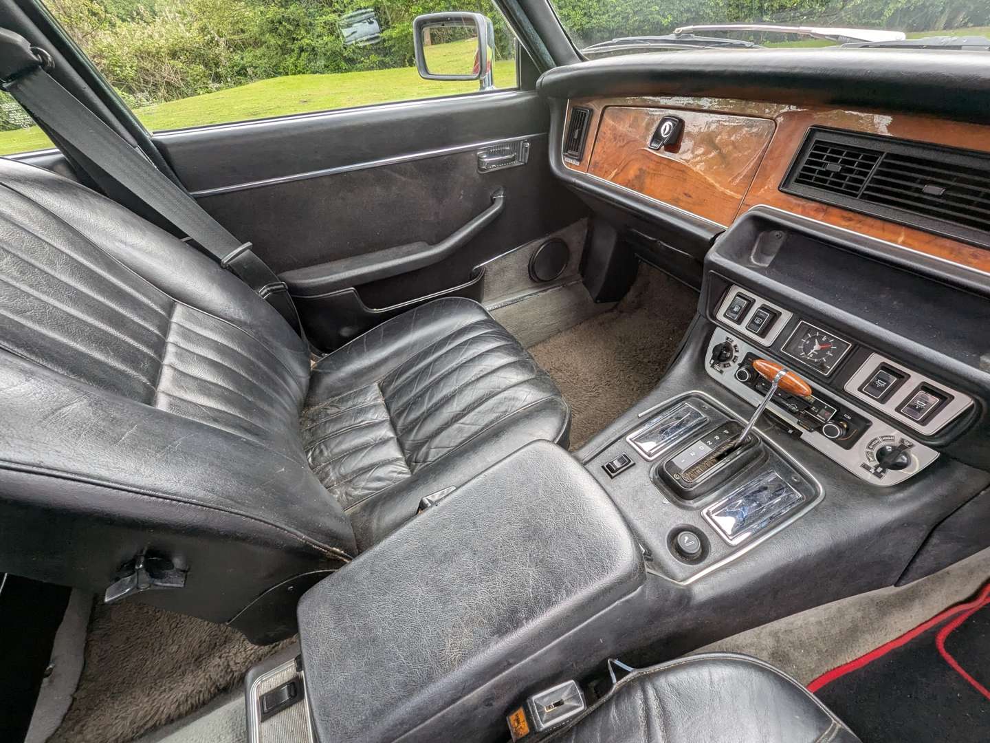 <p>1980 DAIMLER 4.2 SOVEREIGN AUTO</p>