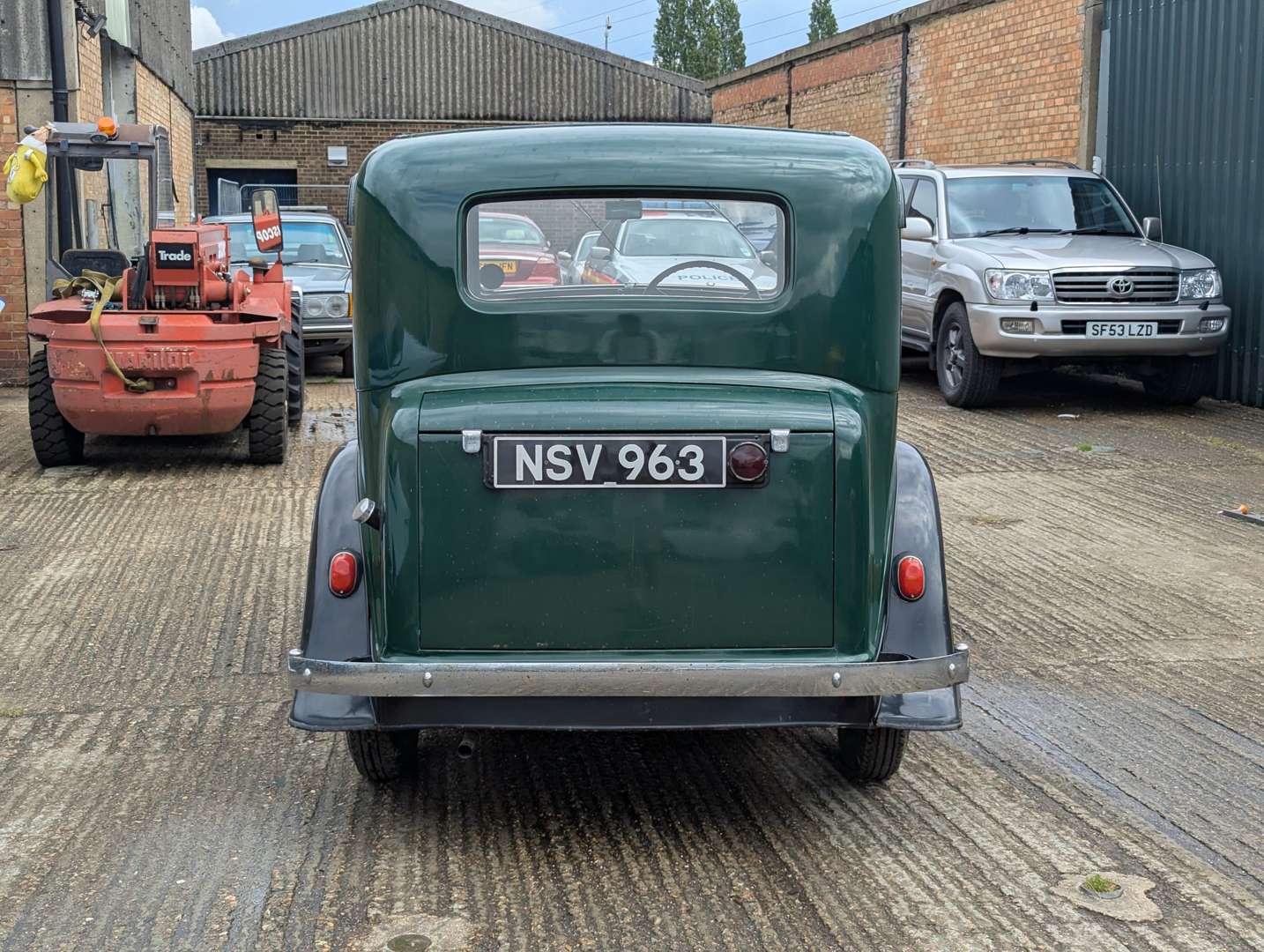 <p>1935 AUSTIN ASCOT 12/6</p>