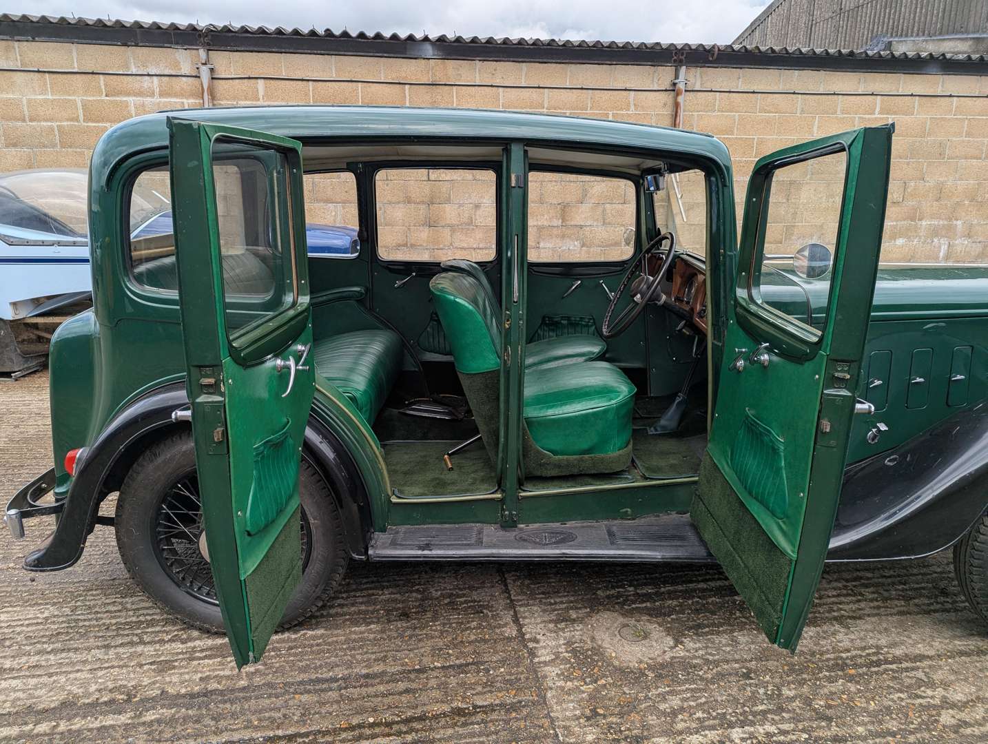 <p>1935 AUSTIN ASCOT 12/6</p>