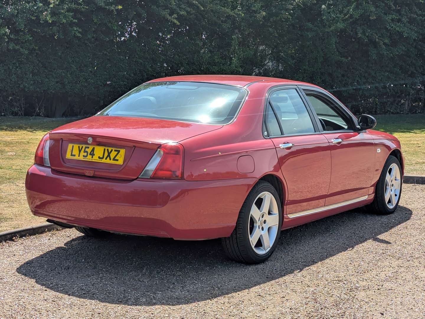 <p>2005 MG ZT</p>