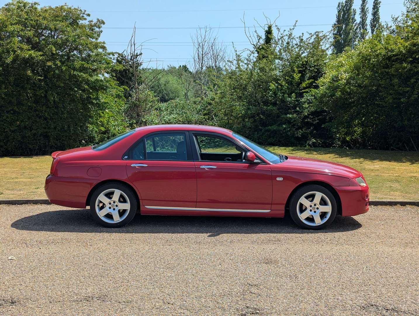 <p>2005 MG ZT</p>