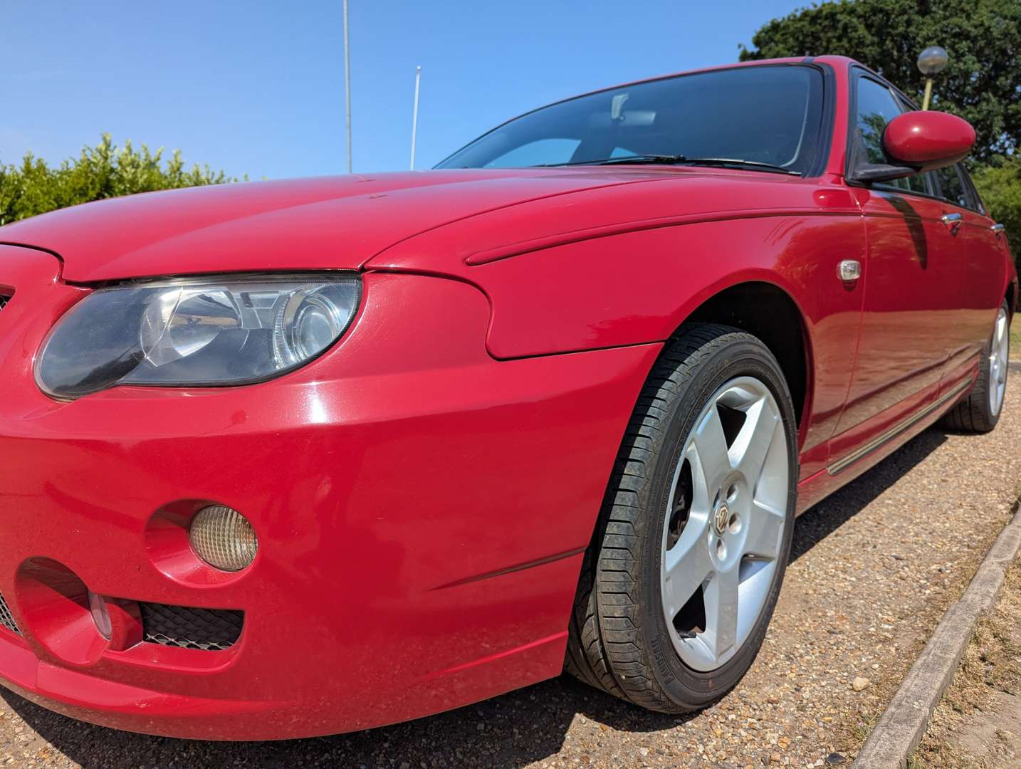 <p>2005 MG ZT</p>