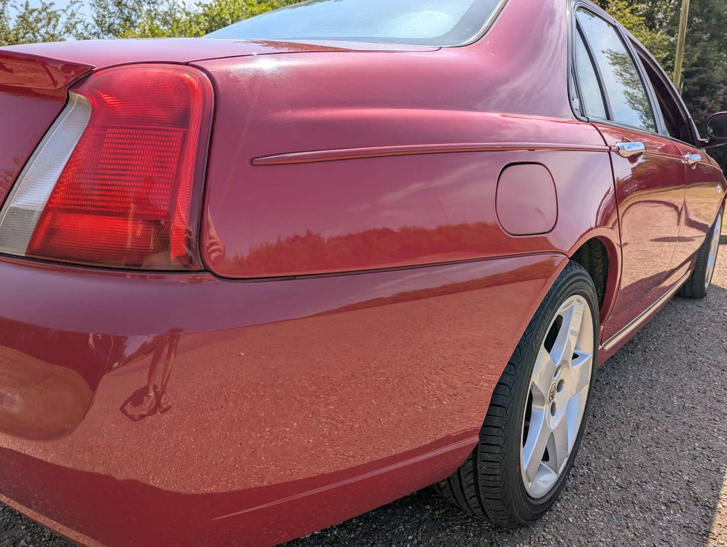 <p>2005 MG ZT</p>