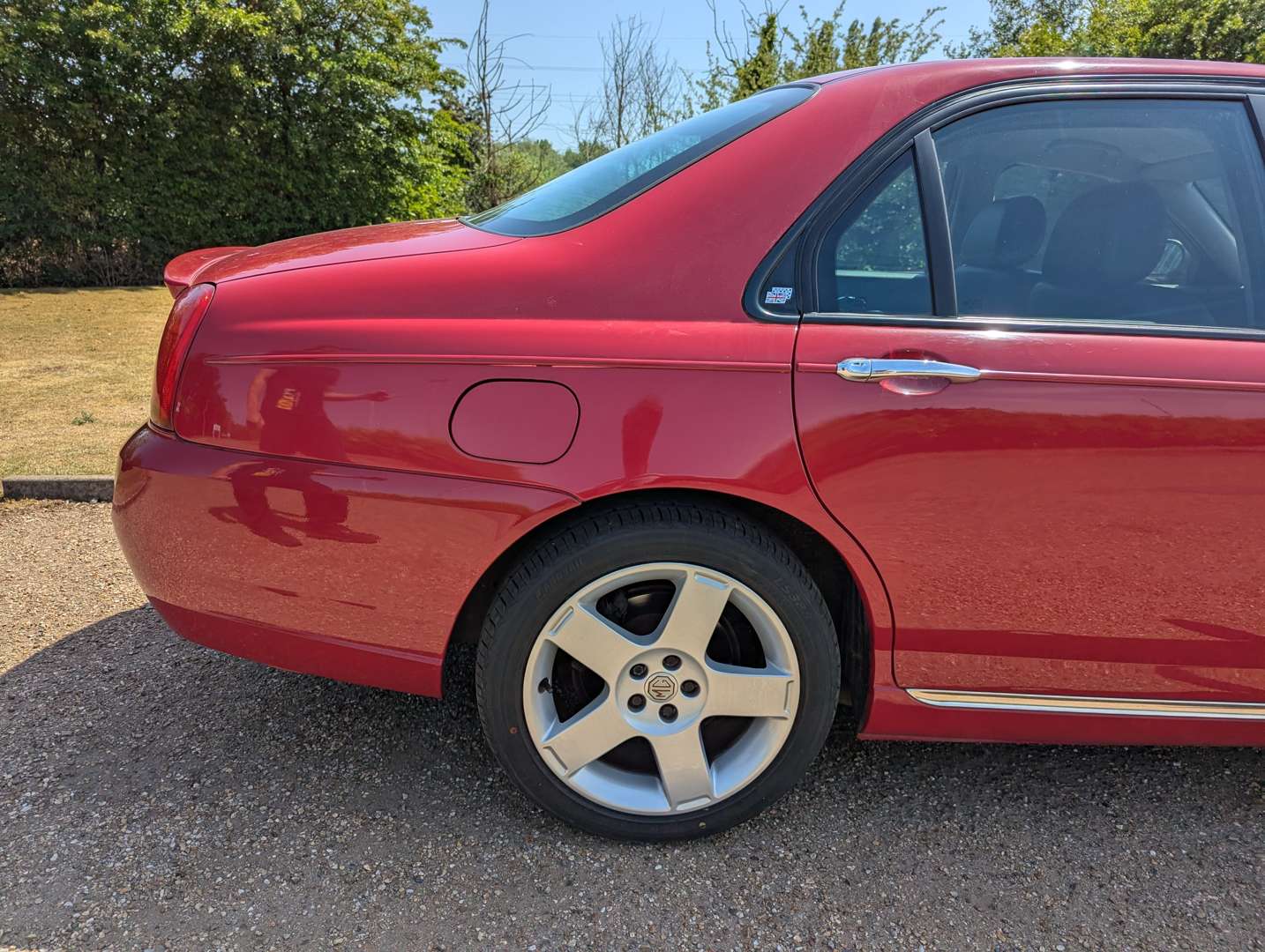 <p>2005 MG ZT</p>