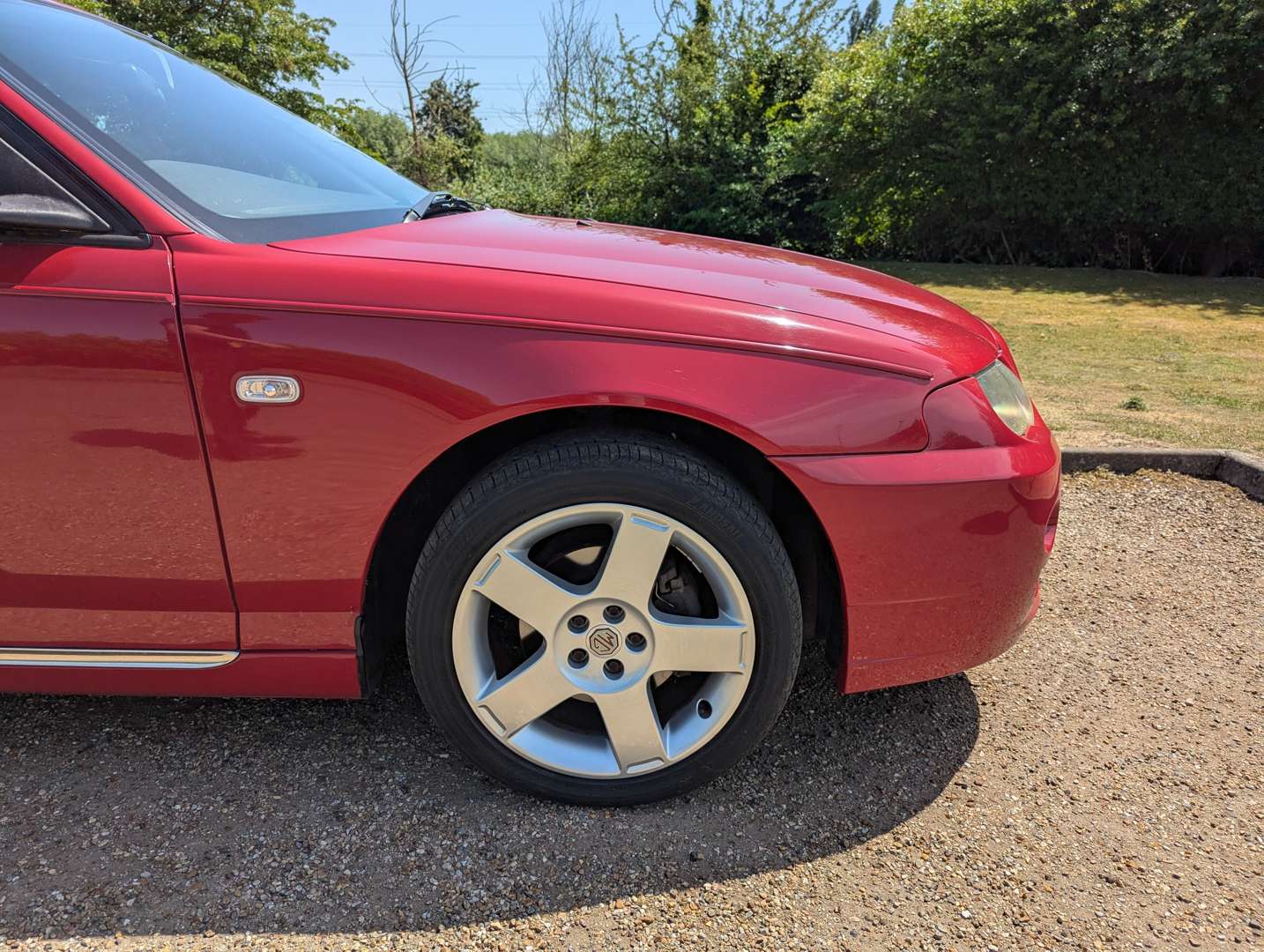 <p>2005 MG ZT</p>