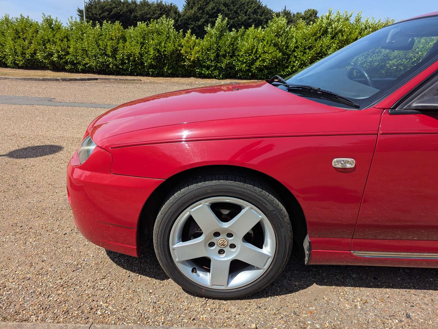 <p>2005 MG ZT</p>