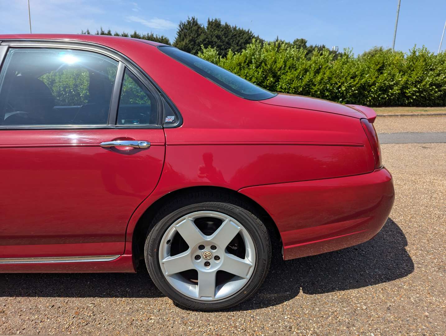 <p>2005 MG ZT</p>