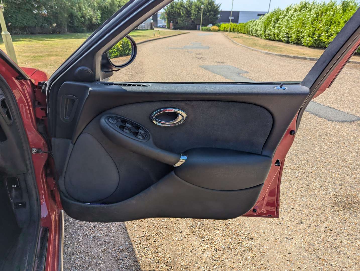 <p>2005 MG ZT</p>