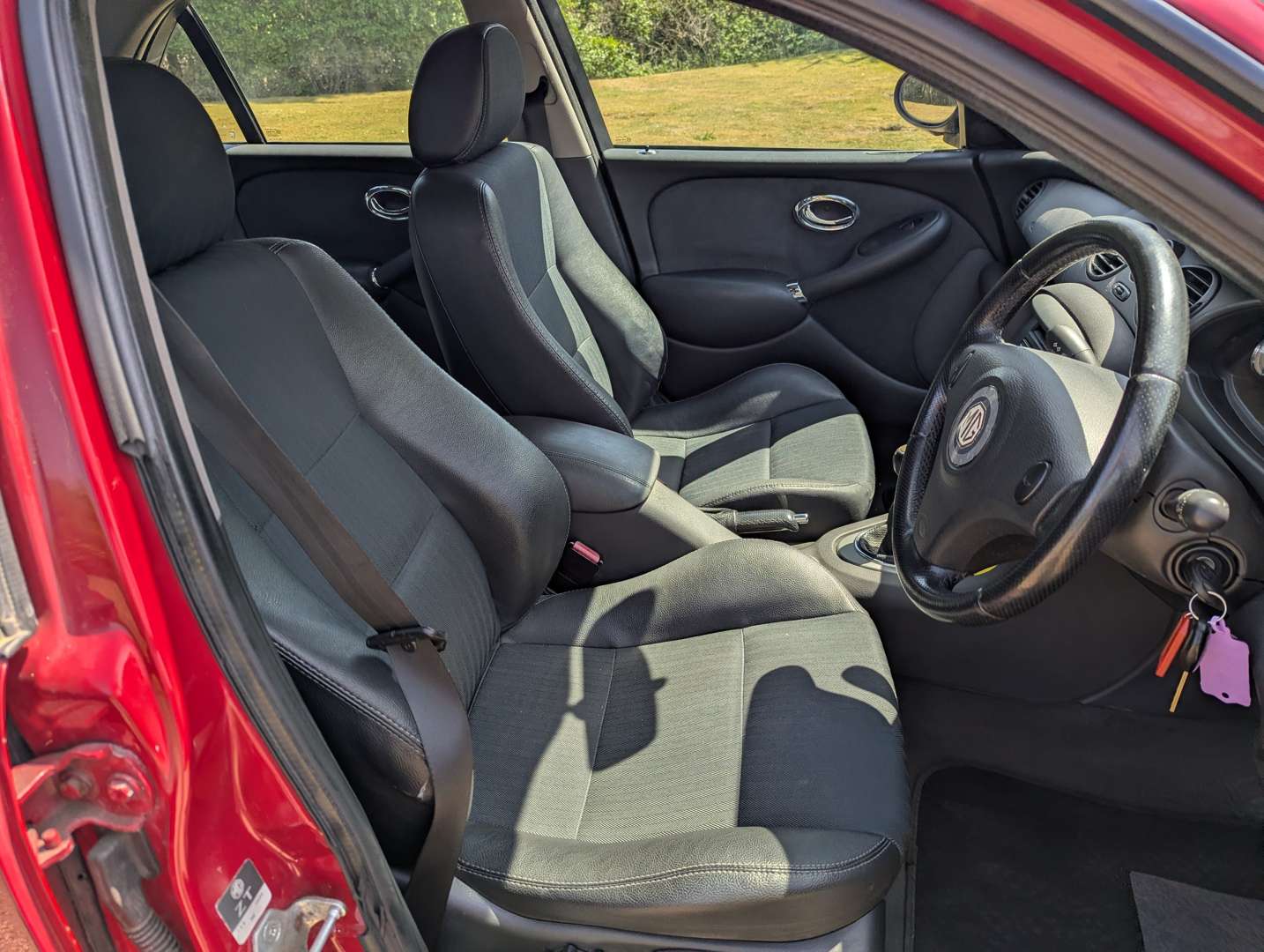 <p>2005 MG ZT</p>