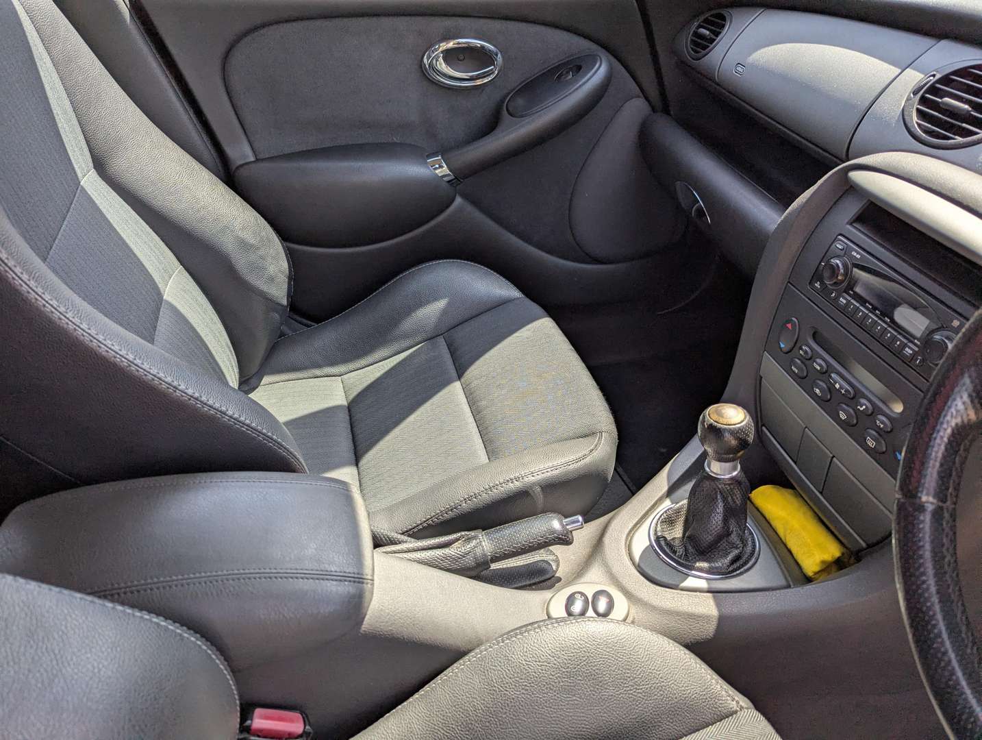 <p>2005 MG ZT</p>