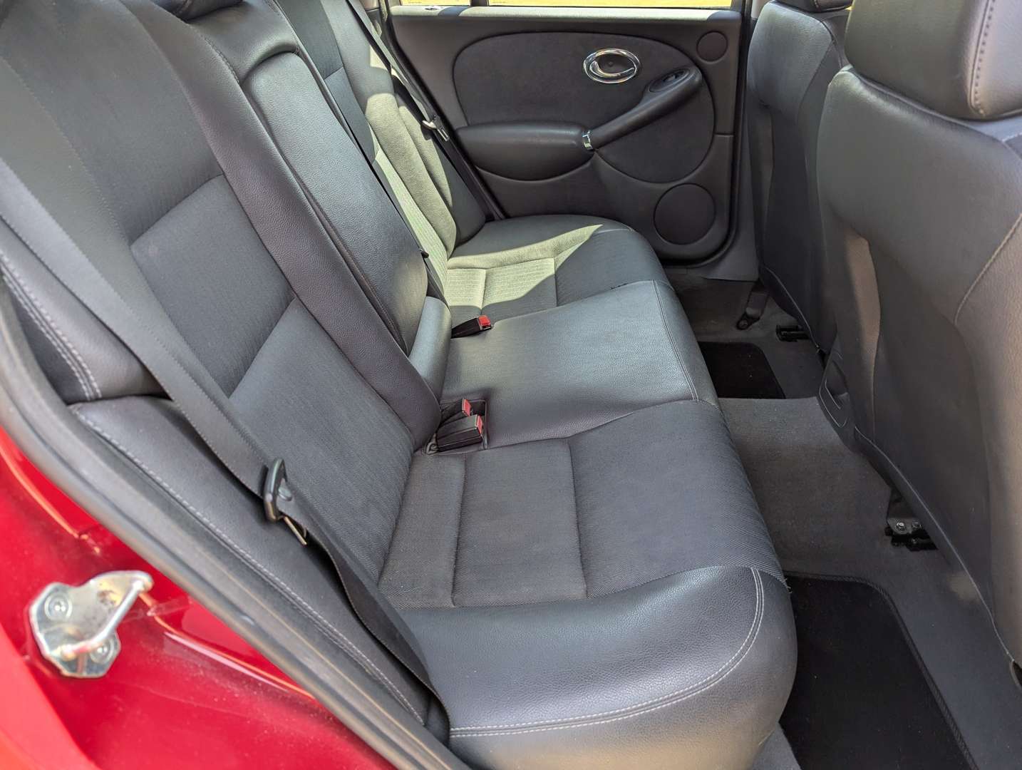 <p>2005 MG ZT</p>