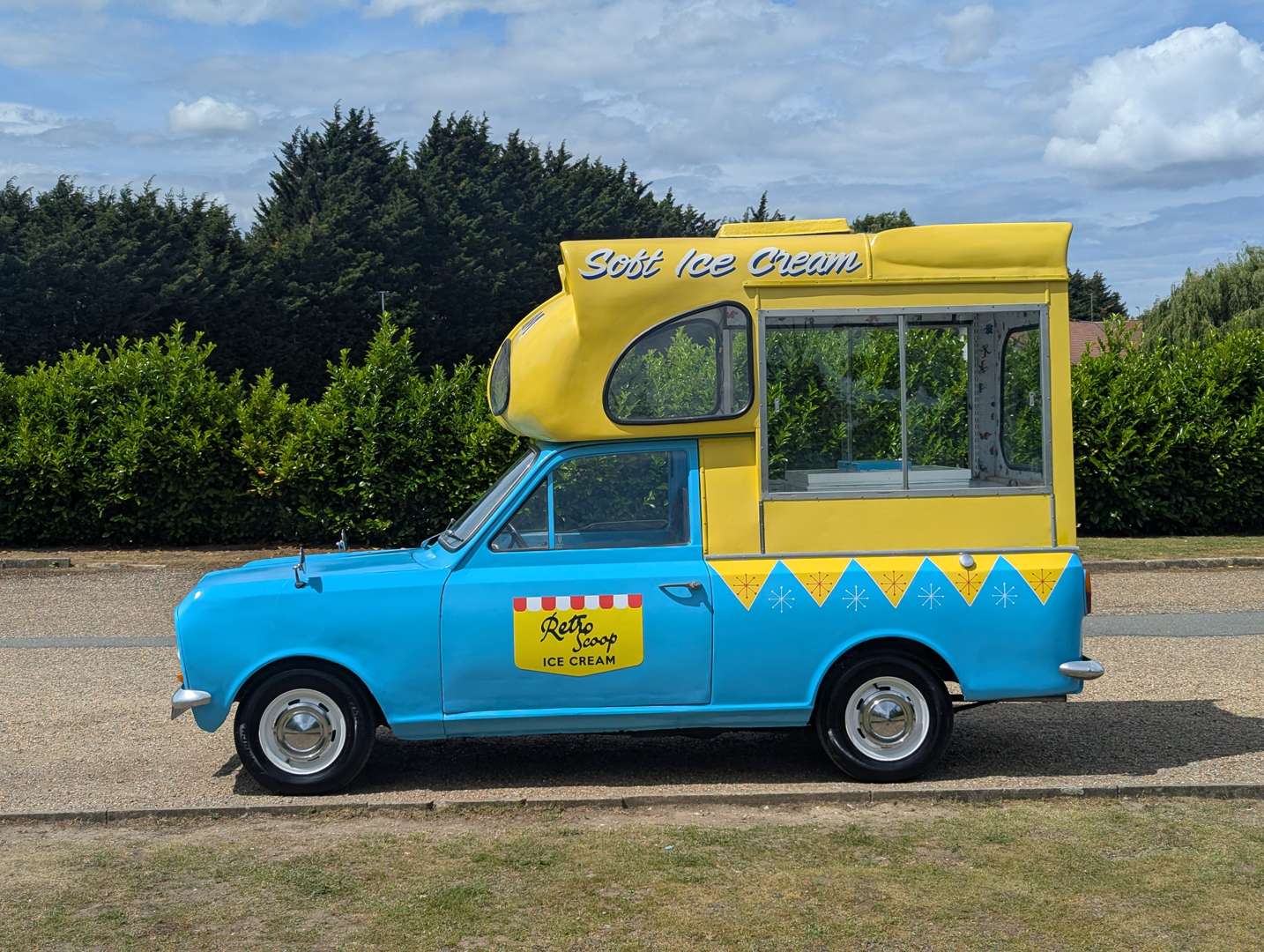 <p>1971 BEDFORD HA ICE CREAM VAN</p>
