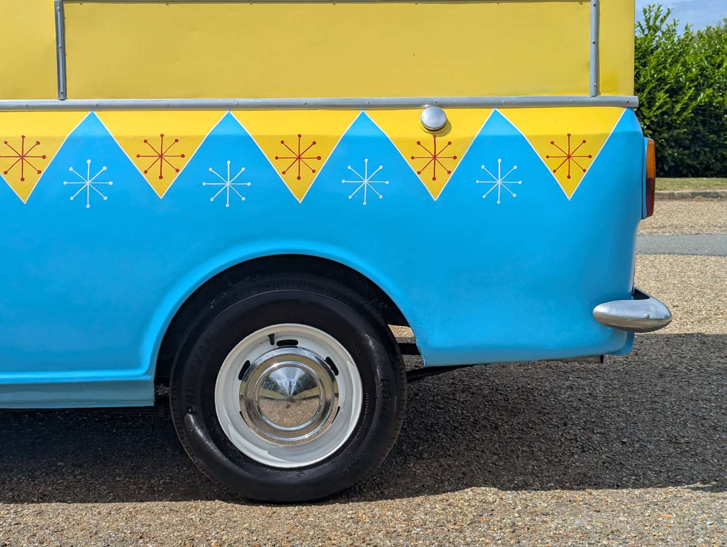 <p>1971 BEDFORD HA ICE CREAM VAN</p>