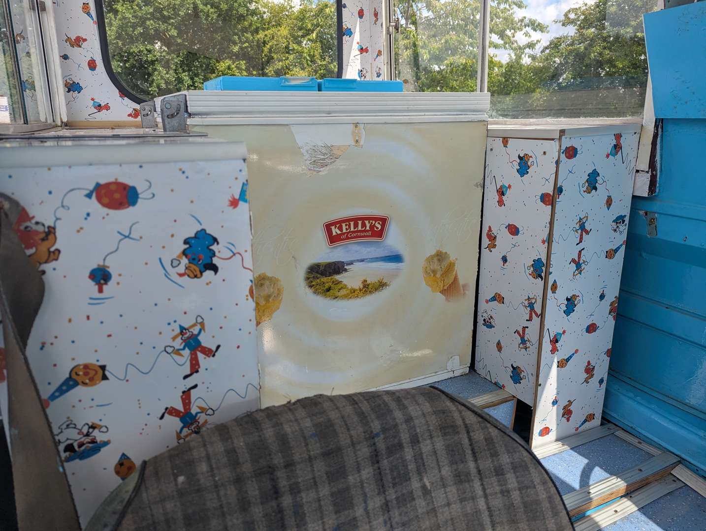 <p>1971 BEDFORD HA ICE CREAM VAN</p>