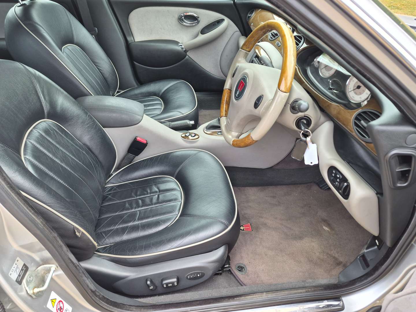 <p>2004 ROVER 75 2.0 CDTI AUTO CONNOISSEUR ESTATE</p>