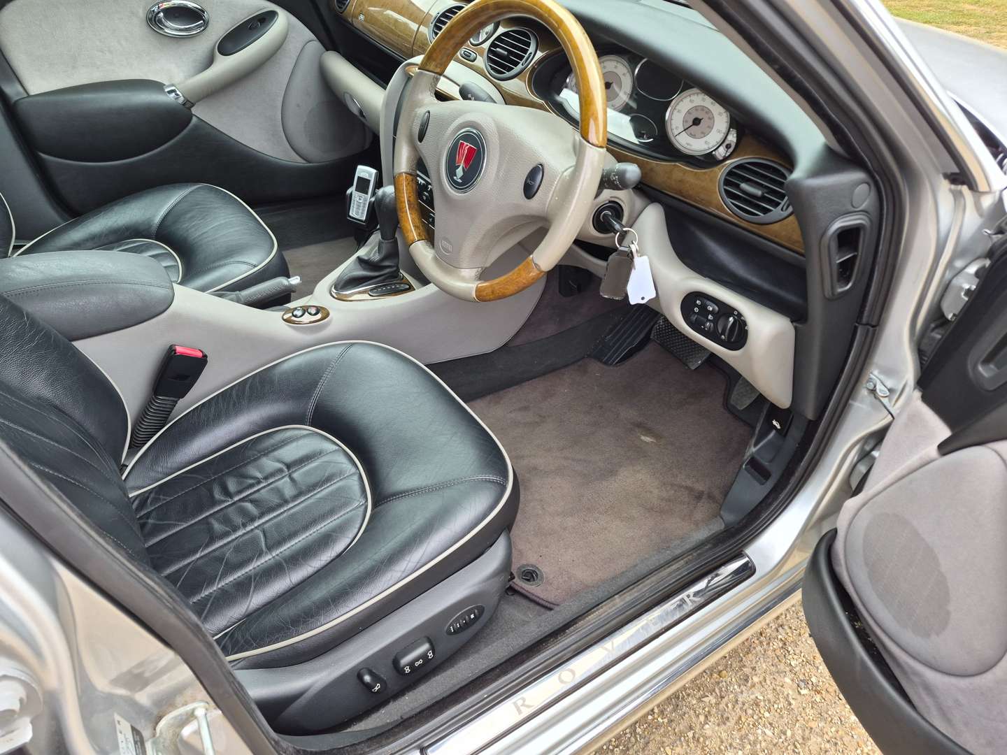 <p>2004 ROVER 75 2.0 CDTI AUTO CONNOISSEUR ESTATE</p>